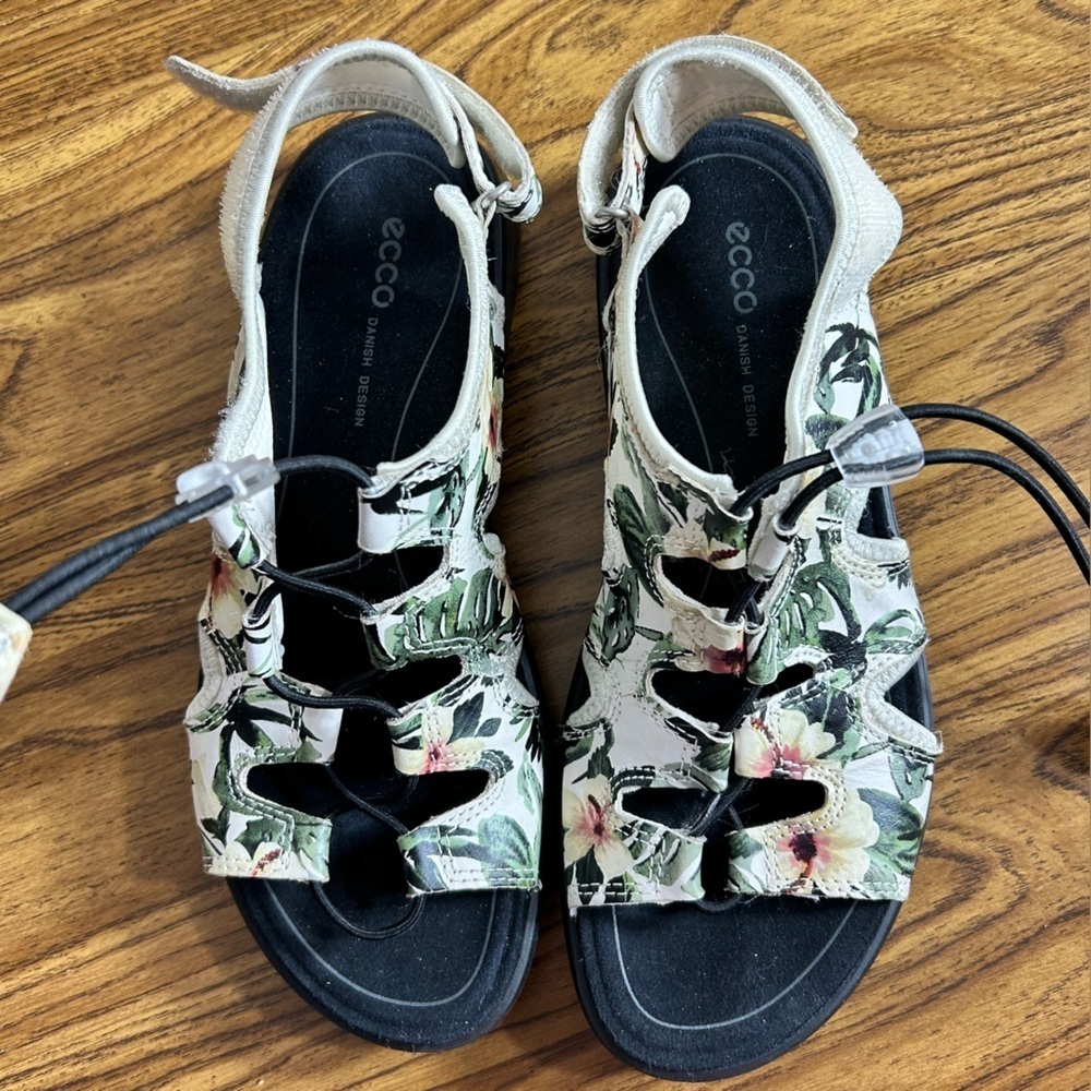 Ecco Soft 5 Women Tropical Floral Green White adjustable Fit/strap Size 6 /37EU